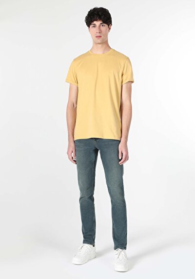 صورة من أصفر للرجال تي شيرت بأكمام قصيرة