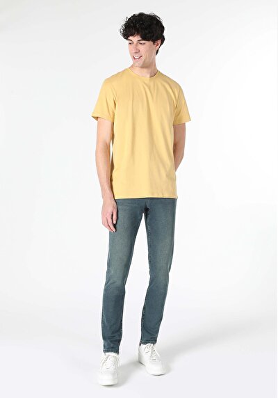 صورة من أصفر للرجال تي شيرت بأكمام قصيرة