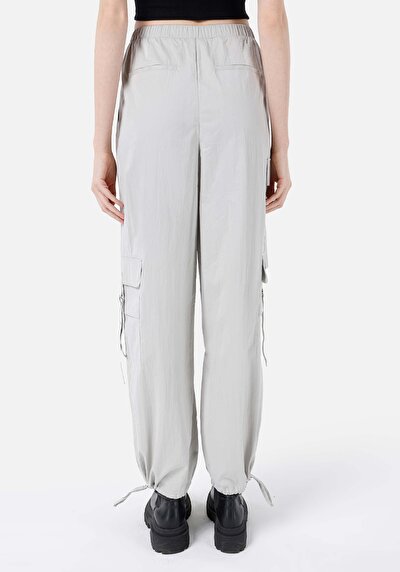 صورة من خصر منخفض ساق واسعة بنطلون حجري نسائي