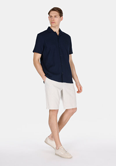 صورة من أبيض للرجال شورت