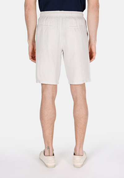 صورة من أبيض للرجال شورت