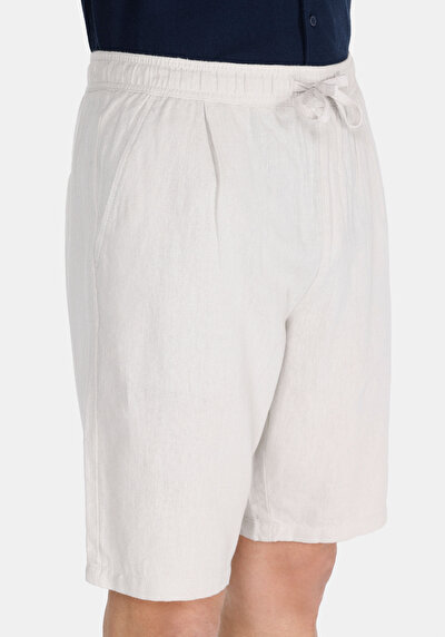 صورة من أبيض للرجال شورت