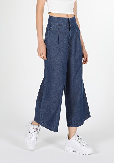 صورة من دينيم للنساء بناطيل