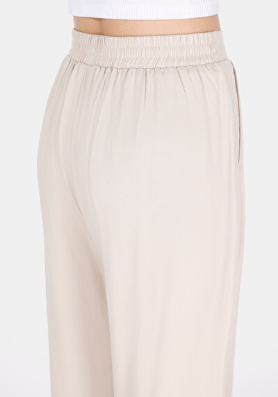 اعرض التفاصيل لـ Straigt  خصر منخفض مستقيم الساق نسائية بيج