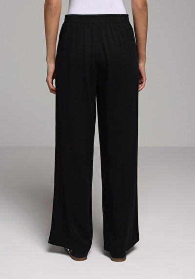 صورة من أسود للنساء بناطيل