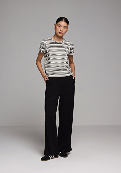 صورة من أسود للنساء بناطيل