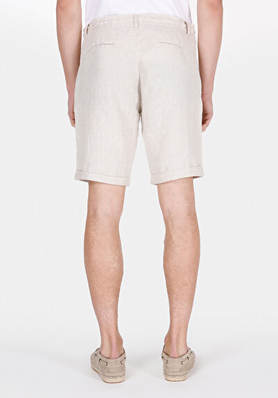 صورة من أبيض للرجال شورت