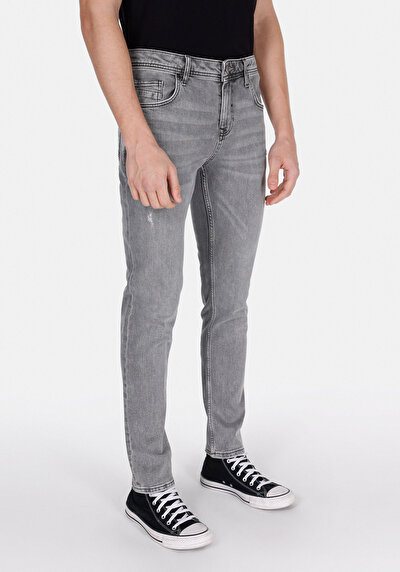 صورة من جينز أسود رجالي مستقيم