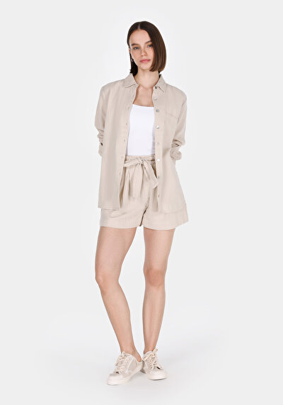 صورة من قميص عادي رقبة مستقيم نسائي بيج رول أب شيرت