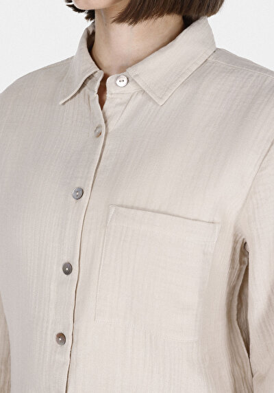 صورة من قميص عادي رقبة مستقيم نسائي بيج رول أب شيرت