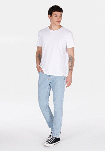 صورة من أزرق للرجال بناطيل