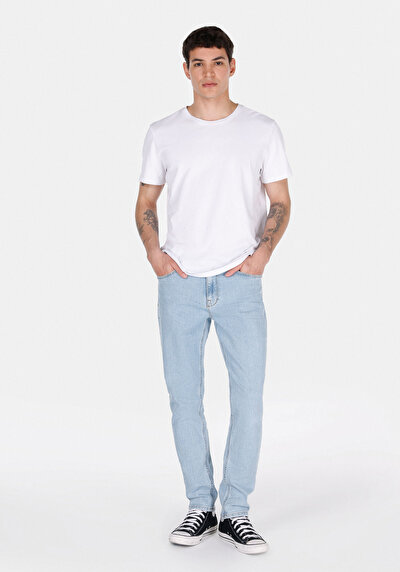 صورة من أزرق للرجال بناطيل