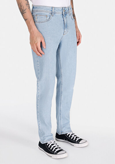 صورة من أزرق للرجال بناطيل