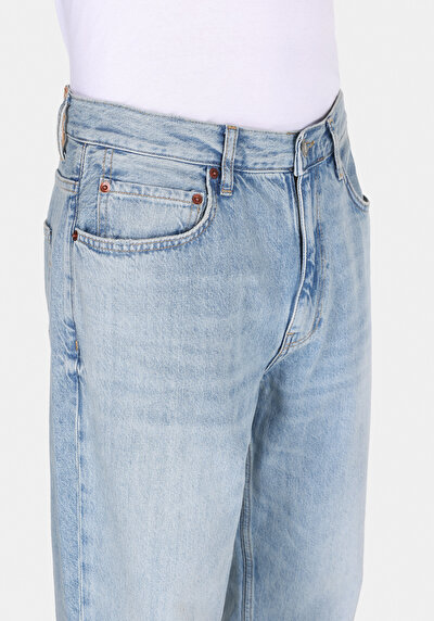 صورة من أزرق للرجال بناطيل