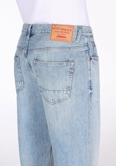 صورة من أزرق للرجال بناطيل