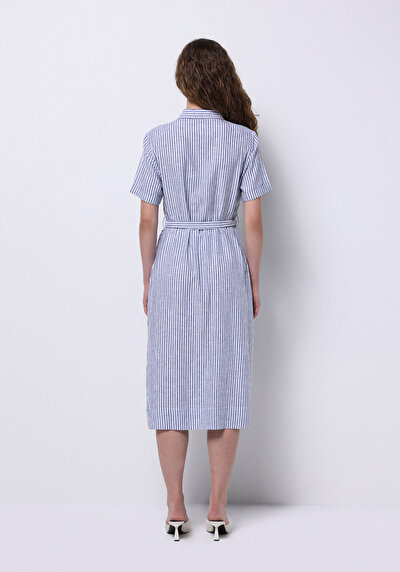 صورة من عادي فستان أزرق نسائي