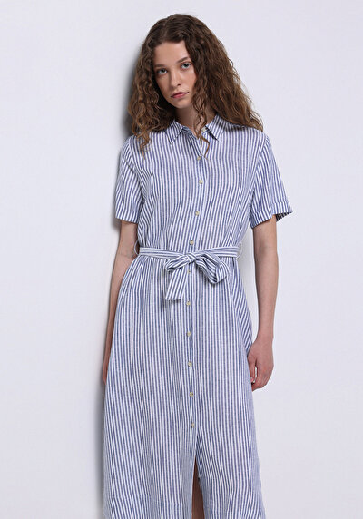 صورة من عادي فستان أزرق نسائي