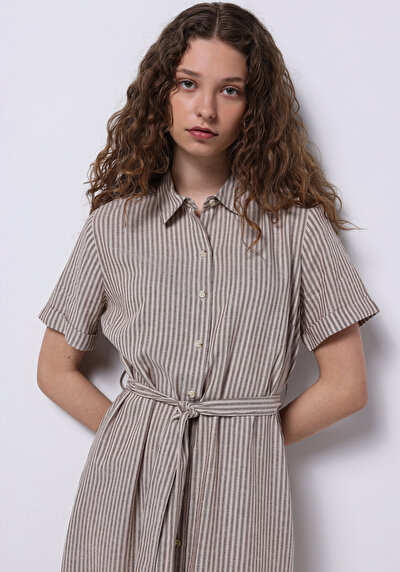 اعرض التفاصيل لـ فستان نسائي بني عادي