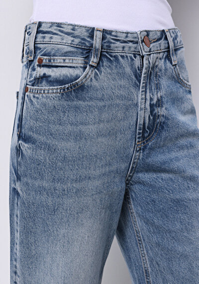 صورة من خصر عالي ساق واسعة نسائي نيلي جينز