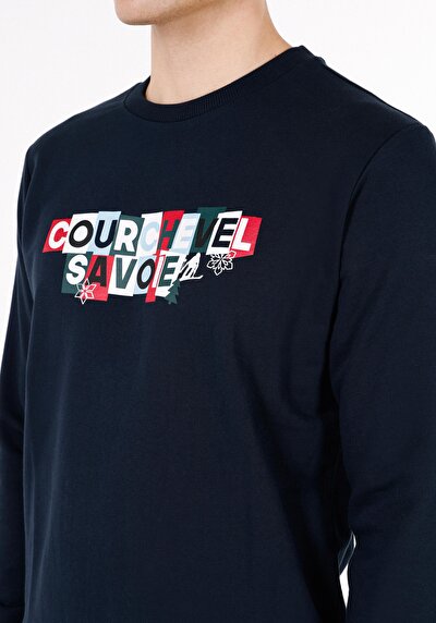 صورة من سويت شيرت رجالي باللون الأزرق الداكن عادي