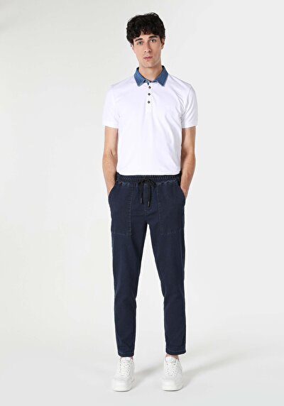 صورة من أزرق بحري للرجال بناطيل