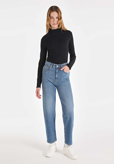 صورة من أزرق للنساء بناطيل