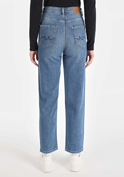 صورة من أزرق للنساء بناطيل