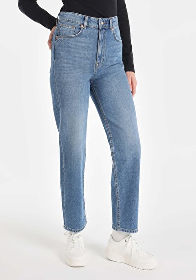 صورة من أزرق للنساء بناطيل