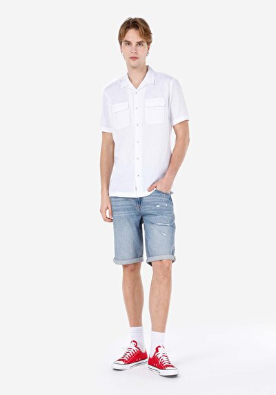 صورة من دينيم للرجال شورت