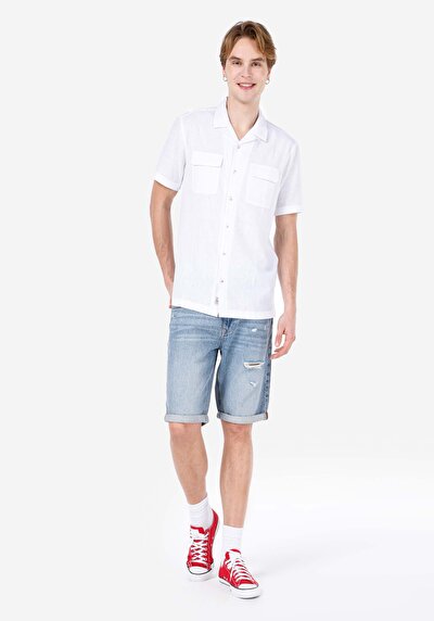 صورة من دينيم للرجال شورت