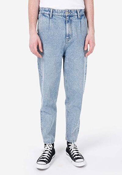 صورة من دينيم للرجال بناطيل