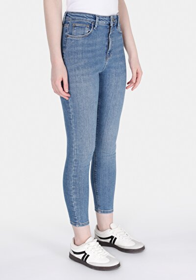 صورة من أزرق للنساء بناطيل