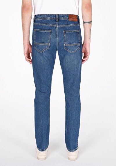 صورة من أزرق للرجال بناطيل