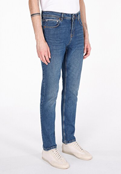 صورة من أزرق للرجال بناطيل