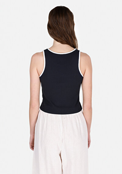 صورة من سليم فيت نسائي بلوزة دبابة باللون الأزرق الداكن