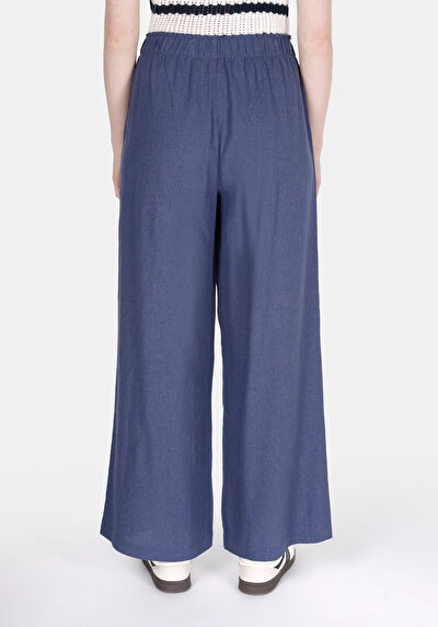 صورة من خصر عالي ساق عريضة نسائي بنطلون أزرق