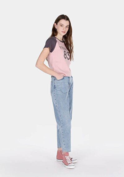 اعرض التفاصيل لـ جينز نيلي نسائي Barrel Fit