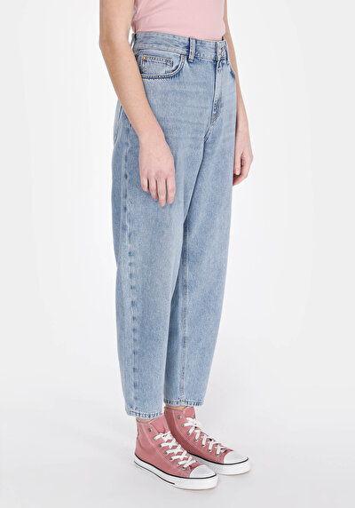 صورة من جينز نيلي نسائي Barrel Fit