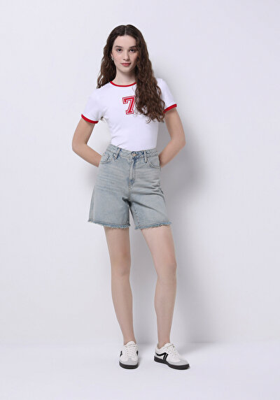 صورة من أزرق للنساء شورت