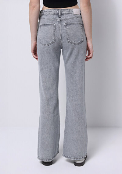 اعرض التفاصيل لـ   جينز نسائي رمادي