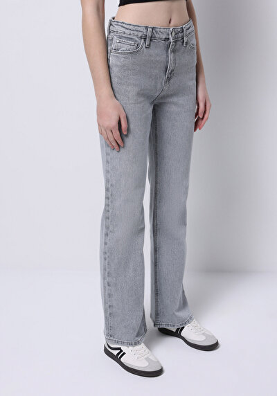 اعرض التفاصيل لـ   جينز نسائي رمادي