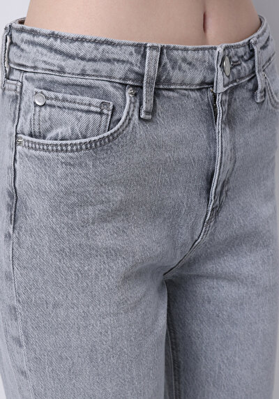 اعرض التفاصيل لـ   جينز نسائي رمادي