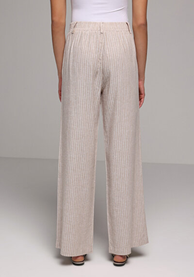 صورة من Straigt Fit خصر منخفض ساق واسعة بنطلون بيج نسائي