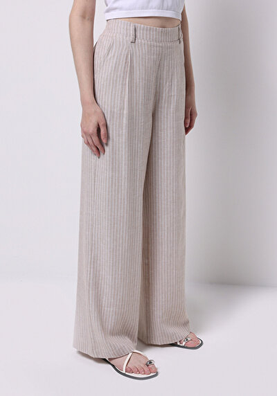 صورة من Straigt Fit خصر منخفض ساق واسعة بنطلون بيج نسائي