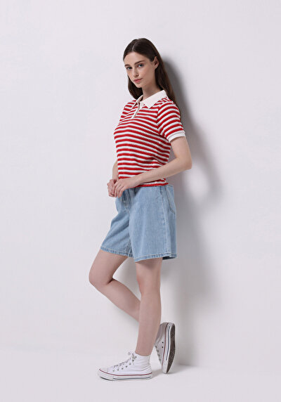 صورة من نحيف ياقة بولو مخطط نسائي أحمر كم قصير تي شيرت