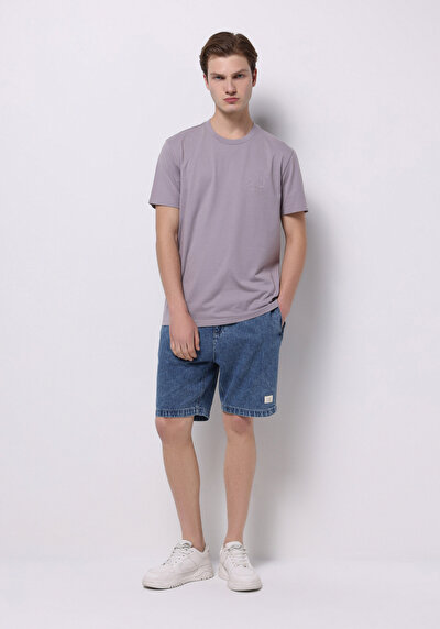 صورة من عادي مقاس متوسط الخصر مستقيم رجالي نيلي جان شورت