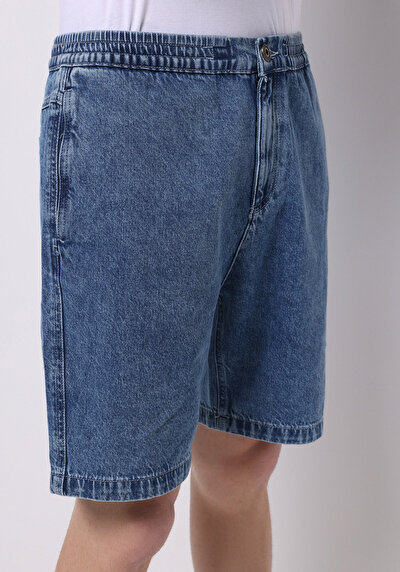 صورة من عادي مقاس متوسط الخصر مستقيم رجالي نيلي جان شورت