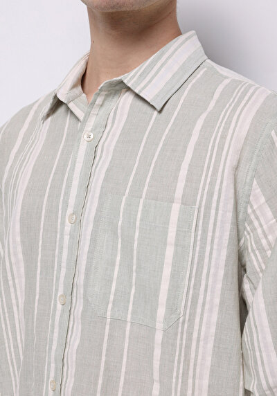 صورة من أخضر للرجال قميص كم طويل