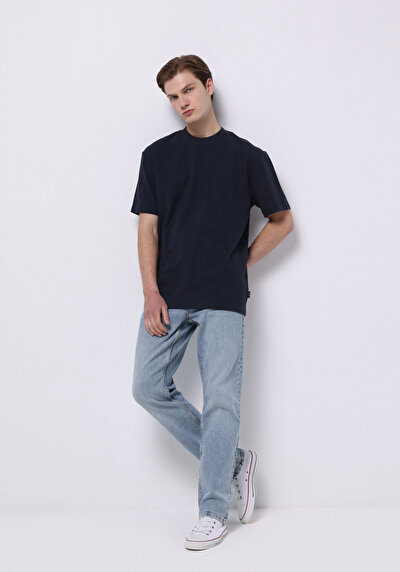 صورة من مستقيم خصر منخفض مستقيم الساق الجينز النيلي للرجال