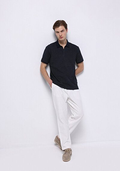 صورة من أزرق بحري للرجال قميص بولو كم قصير